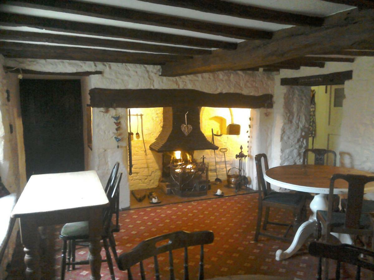 The Crown Inn Alvediston Bagian luar foto