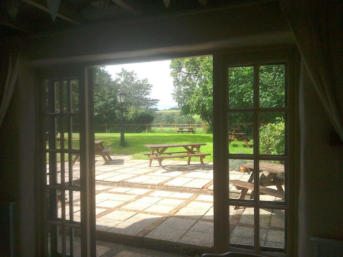The Crown Inn Alvediston Bagian luar foto