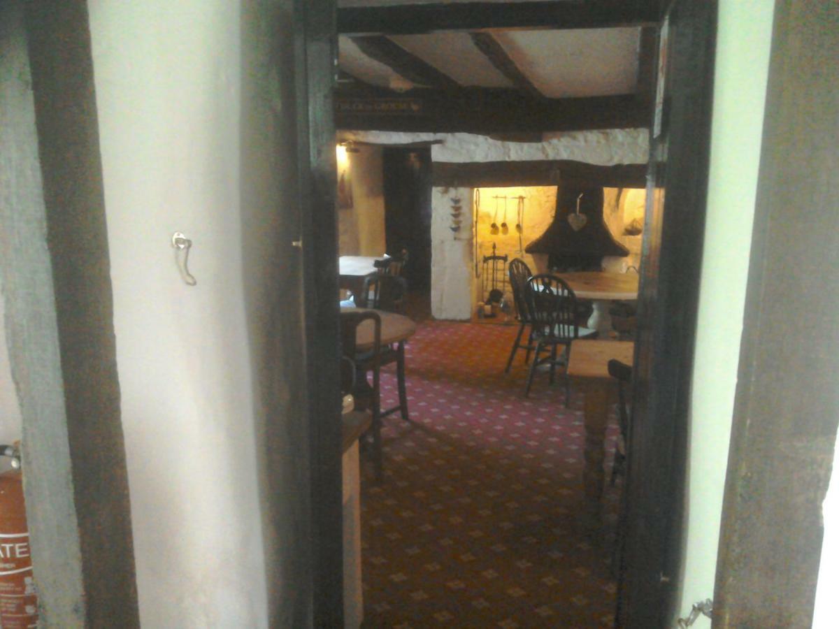 The Crown Inn Alvediston Bagian luar foto