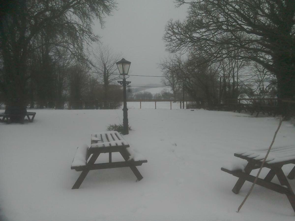 The Crown Inn Alvediston Bagian luar foto