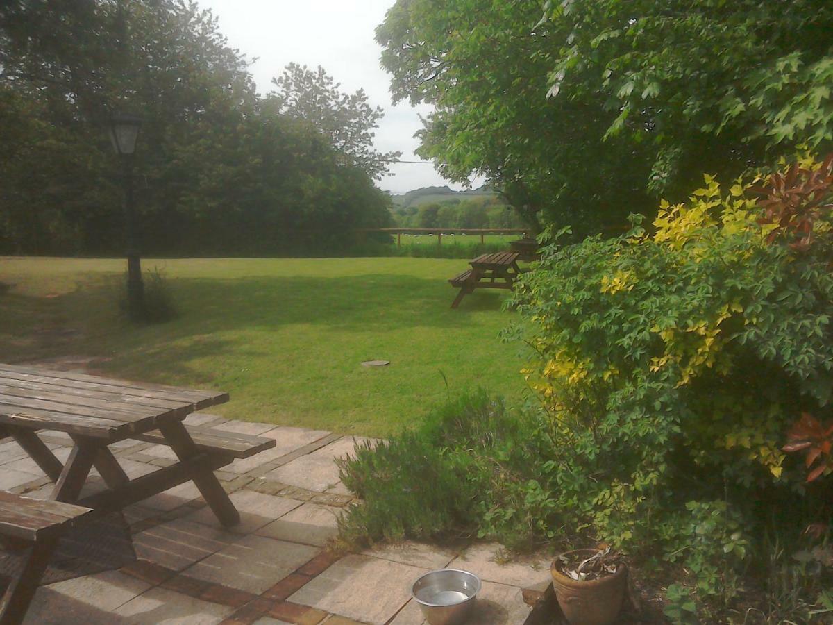 The Crown Inn Alvediston Bagian luar foto