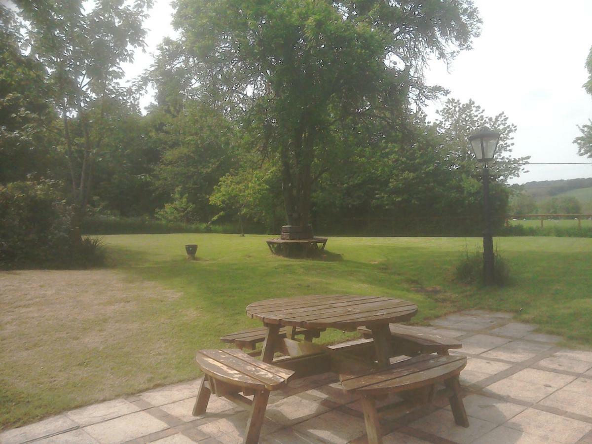 The Crown Inn Alvediston Bagian luar foto