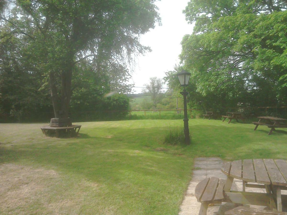 The Crown Inn Alvediston Bagian luar foto